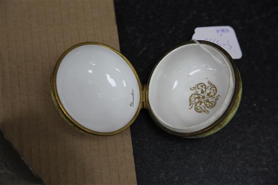 A Meissen yellow ground trinket box and cover, 19th century, diameter 9cm